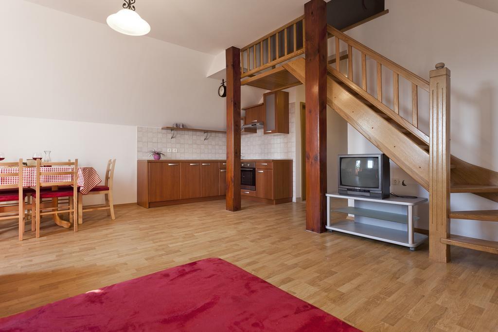 Vineyard Cottage Lustek Novo Mesto Rum bild