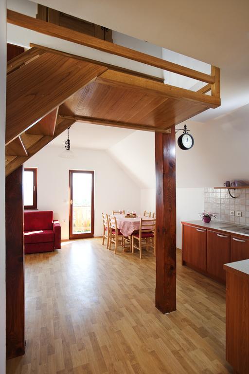 Vineyard Cottage Lustek Novo Mesto Rum bild